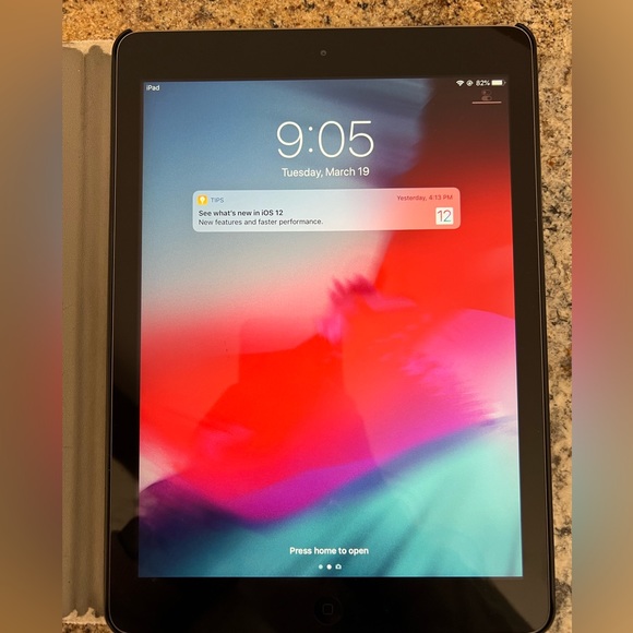 Apple IPad Air, 1st generation A1474 - Picture 1 of 8